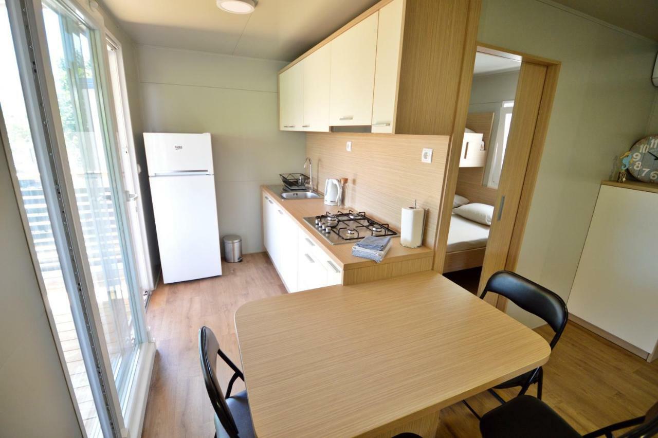 Mobile Home Cvita Betina  Buitenkant foto