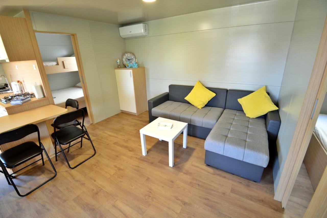 Mobile Home Cvita Betina  Buitenkant foto